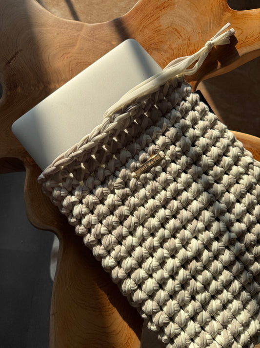 The Cottage Knot | Laptop - Tablet - Kindle - Tasche | Foggy Manor